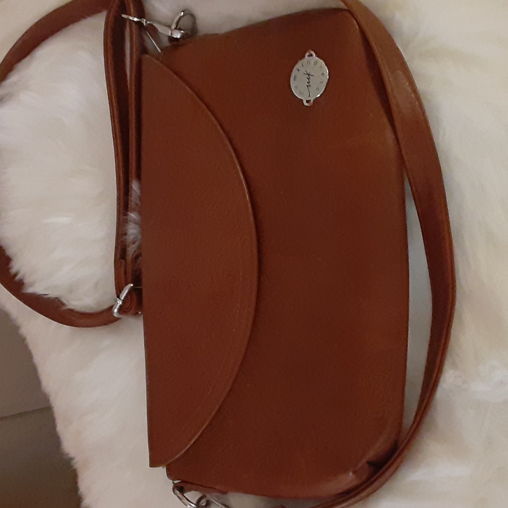 Momkindness purse very good condition used throw in diapers wipes whatever